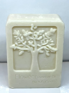 סבון טבעי מוצק מחלב עיזים 100 גרם. מטפל ומשפר עור עדין אלרגני הסובל מפצעונים. אקזמות. אדמומיות. ואקנה.